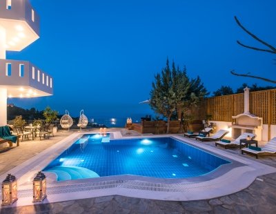 Holiday villas in Greece