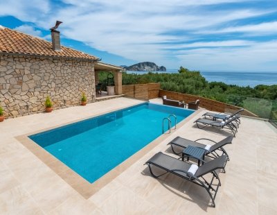 Book a villa in Keri