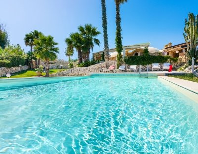 Book a villa holiday in Syracuse