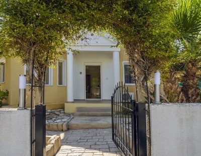 Villa holidays in Coral Bay