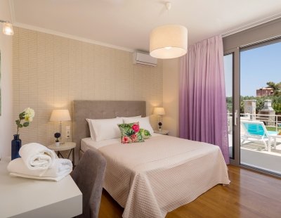 Holiday villas in Greece