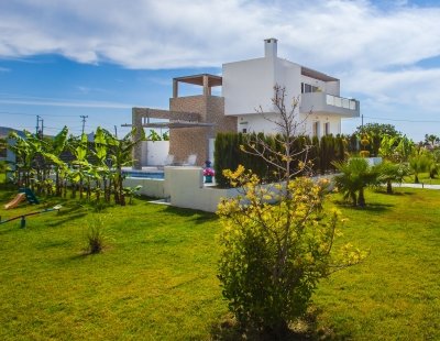 Holiday villas in Greece