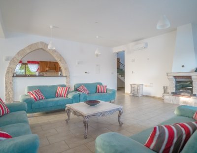 Book a villa holiday in Coral Bay