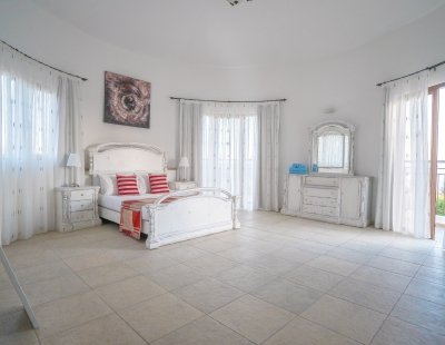 Book a villa holiday in Coral Bay