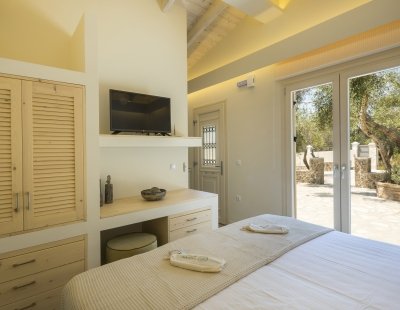 Book a villa holiday in Halikounas
