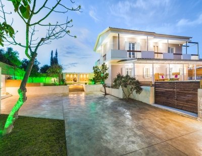 Book a villa holiday in Greece