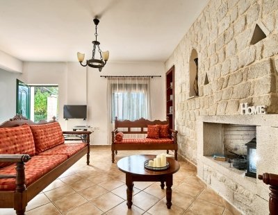 Book a villa holiday in Plaka