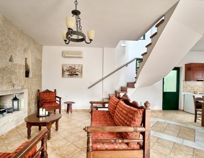 Villa rentals in Plaka