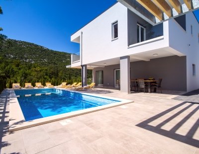Villas in Omis