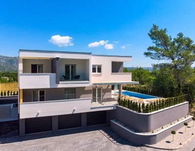 Book a villa in Omis