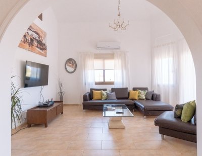 Book a villa holiday in Coral Bay