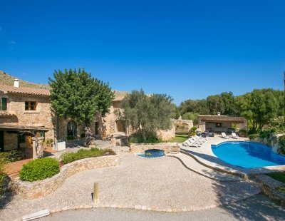 Book a villa in Spain