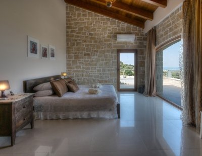 Holiday villas in Greece