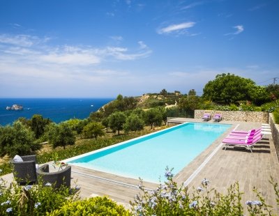 Villa rentals in Greece
