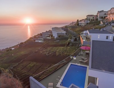 Book a villa in Calheta