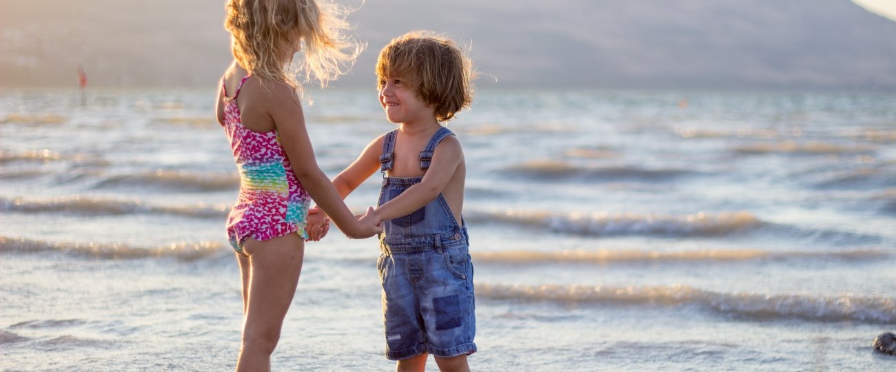limor-zellermayer-COzpvQtcqMA-unsplash.jpg Kids on villa holiday by beachfront