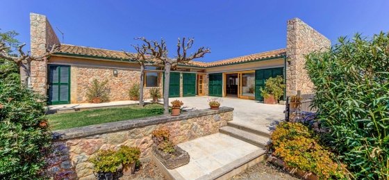 02_optimized.jpg Book a villa holiday in Mallorca