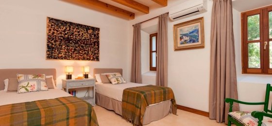 13_12_0.jpg Book a villa holiday in Cala San Vicente