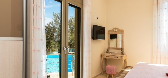 15.jpg Villas in Greece