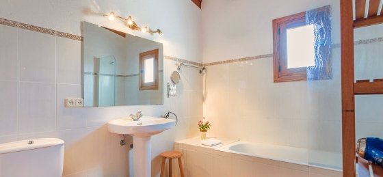 17-min_4.jpg Villa rentals in Balearic Islands