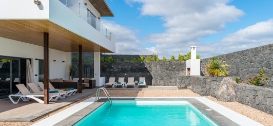 outside_4.jpg Villa rentals in Puerto Calero