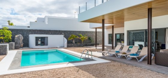 villa_and_pool_2.jpg Holiday home in Lanzarote villa booking