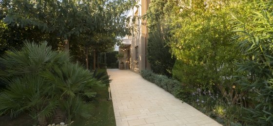 0.5_anemos_entrance_garden.jpg Book a villa in Greece