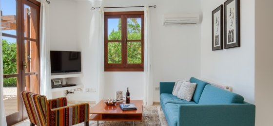 03.jpg Villa holidays in Aphrodite Hills Resort