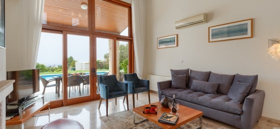 04.jpg Book a villa in Aphrodite Hills Resort