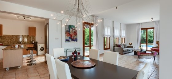05.jpg Book a villa in Aphrodite Hills Resort
