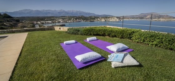 1.5_yoga_front_garden.jpg Villa holidays in Greece