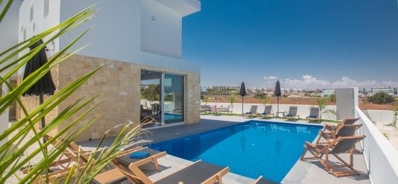 2.jpg Villa in Cyprus to rent