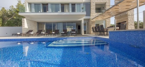 7_4.jpg Book a villa in Brac