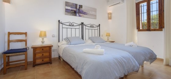 hrp85-9.jpg Book a villa in Cala d'Or