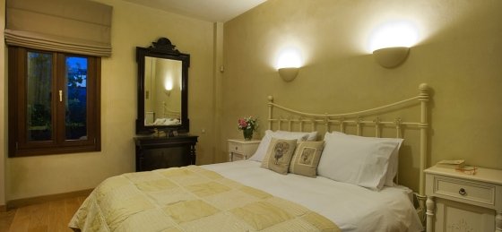 villa_sunlightbedroom_1.jpg Book a villa holiday in Greece