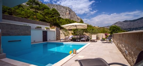 8_25.jpg Book a villa in Omis