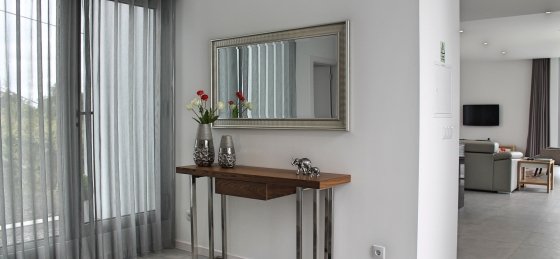 10_our_madeira_-_calheta_heights_-_hall_and_living_area.jpg Villa rentals in Madeira