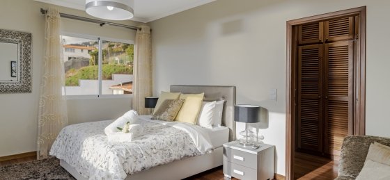 11_-_our_madeira_-_belair_-_masterbedroom_1.jpg Holiday villas in Portugal