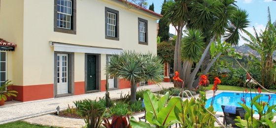 11_mhrd_-_quinta_dalegria_-_exterior_and_pool_2.jpg Holiday villas in Madeira