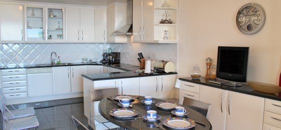11_our_madeira_-_villa_luz_-_kitchen.jpg Holiday villas in Madeira