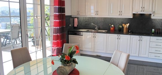 11_our_madeira_-_villa_luzia_-_kitchen_view.jpg Villa in Madeira to rent