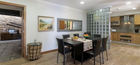 13_-_our_madeira_-_criss_home_-_dining_area.jpg Holiday home in Madeira villa booking