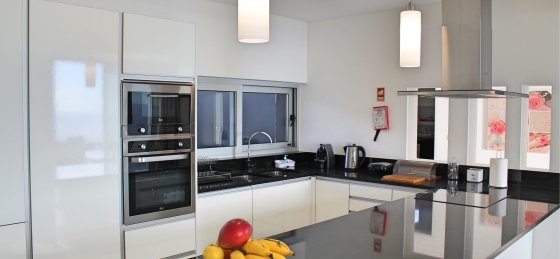 13_our_madeira_-_cliffscape_-_kitchen.jpg Book a villa in Madeira