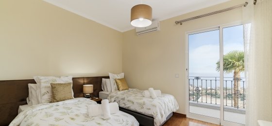 14_-_our_madeira_-_belair_-_twin_bedroom.jpg Villa rentals in Funchal