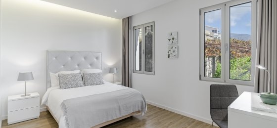 14_-_our_madeira_-_calheta_heights_-_bedroom_2.jpg Villa in Calheta to rent