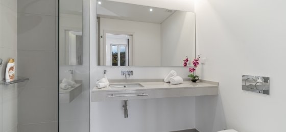 15_-_our_madeira_-_calheta_heights_-_bathroom_2.jpg Holiday home in Calheta villa booking