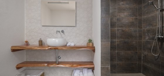 15_-_our_madeira_-_casa_da_rosalina_-_bathroom_5.jpg Villas in Calheta