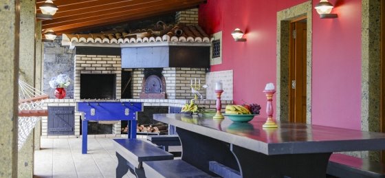 16_-_our_madeira_-_criss_home_-_barbecue.jpg Villa holidays in Madeira