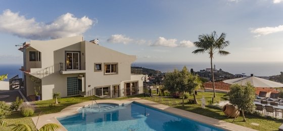 1_-_our_madeira_-_belair_-_house_and_view.jpg Villa in Madeira to rent