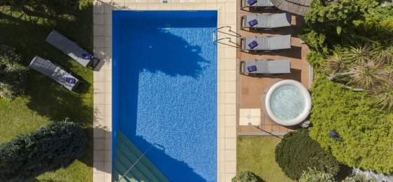 22_-_our_madeira_-_criss_home_-_pool.jpg Book a villa holiday in Portugal